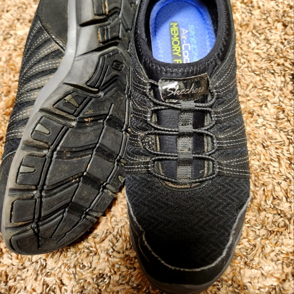 Womens Sketchers size 6 Black slip ons